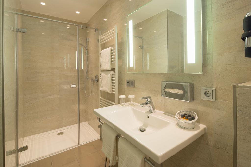 Parkhotel Gueldene Berge Weissenfels Room photo