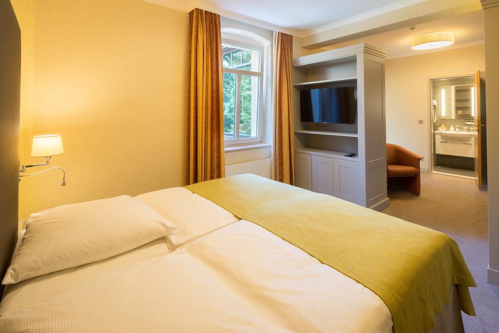 Parkhotel Gueldene Berge Weissenfels Exterior photo